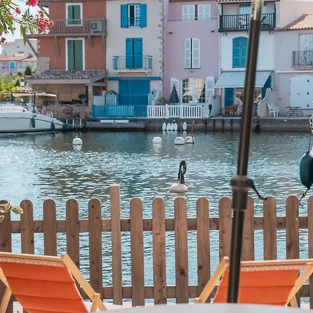 Terrasse Sur L'eau Grimaud